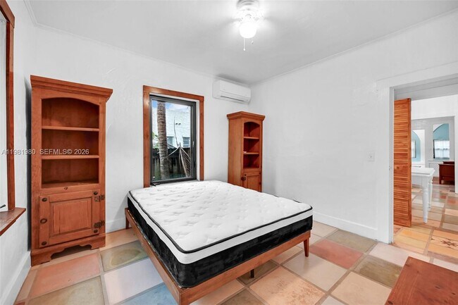 Building Photo - 528 NW 47th St