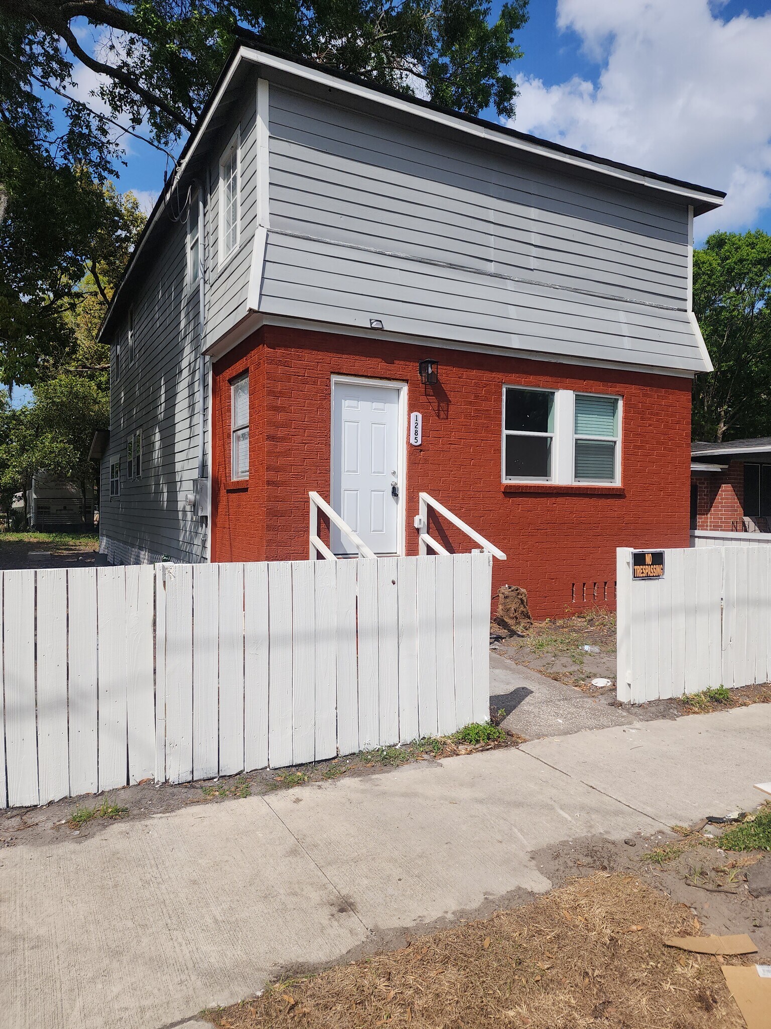 Building Photo - 1285 W 26th St
