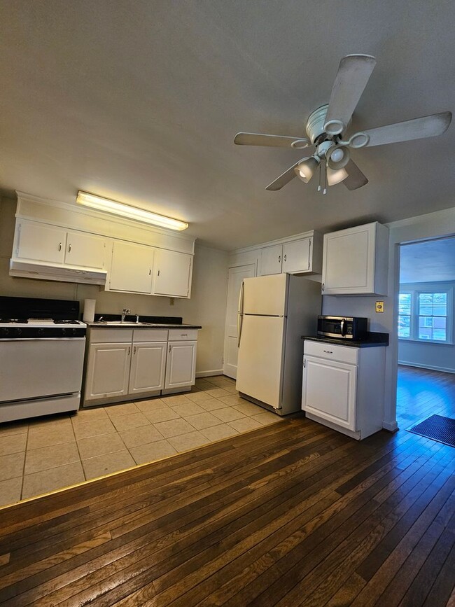 Building Photo - 1041 St Joseph St