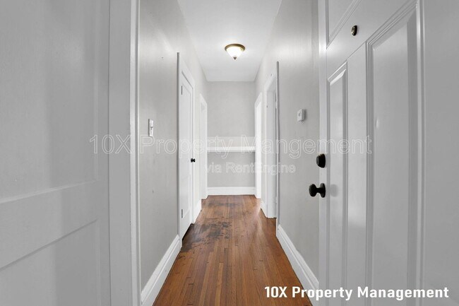 Building Photo - 382 Carpenter St