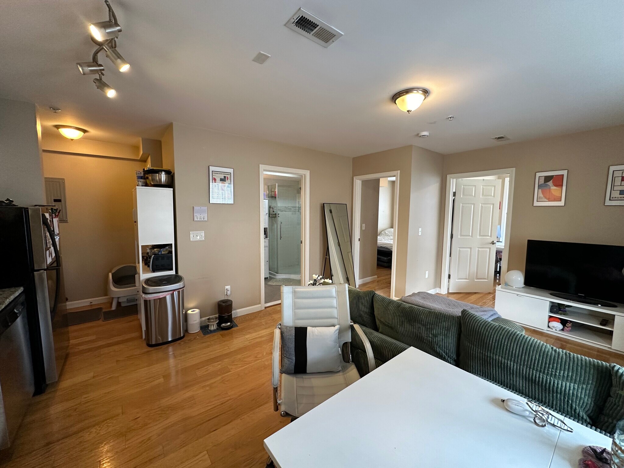 Building Photo - 53 Chelsea St