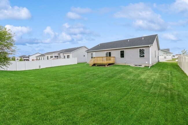 Building Photo - PRIVATE BACKYARD!! 4 Bedroom, 3 Bath Home in Ankeny