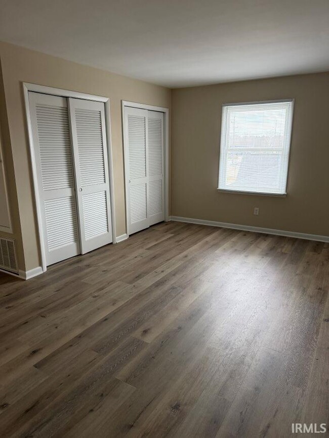 Building Photo - 223 E Winslow Rd