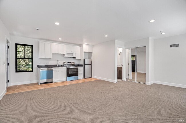 Building Photo - 1560 Laurel St