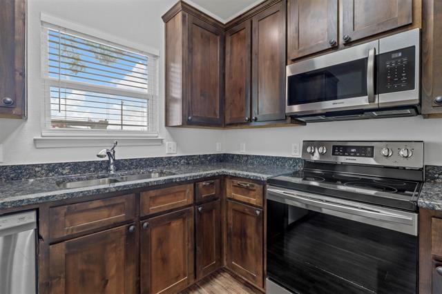 Building Photo - 818 Rose St