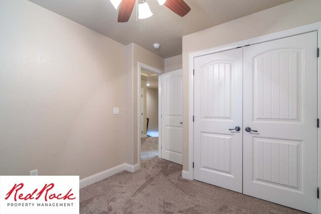 Building Photo - Beautiful Southgate Townhome!