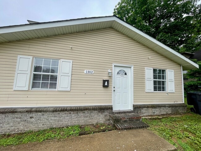 Primary Photo - 2 Bed / 1 Bath Apartment