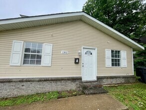 Building Photo - 2 Bed / 1 Bath Apartment