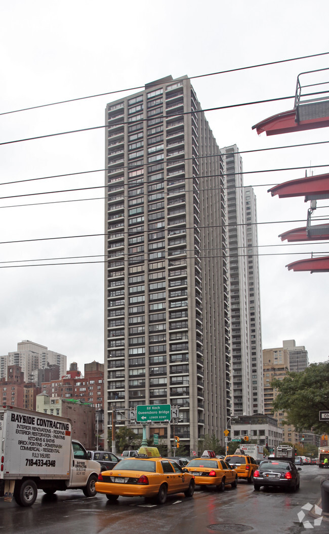 Building Photo - The Landmark