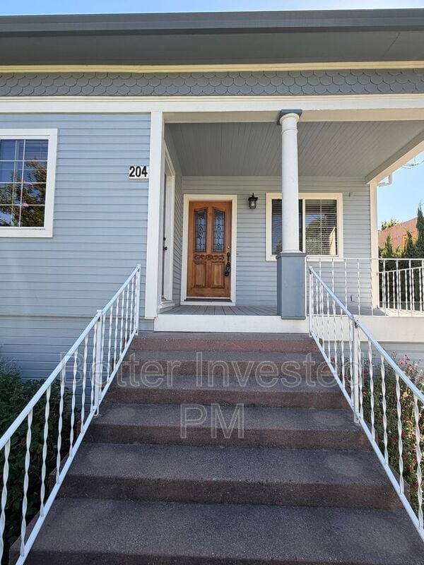 Building Photo - 204 N Main St