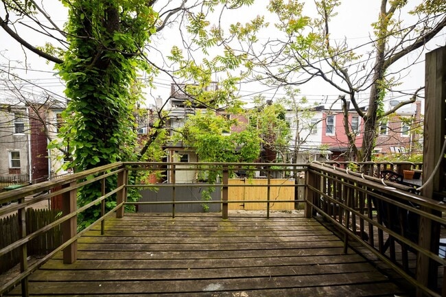 Building Photo - Charles Village 2bd/2ba Rowhome with Parking Spots, W/D and more! Available 7/20