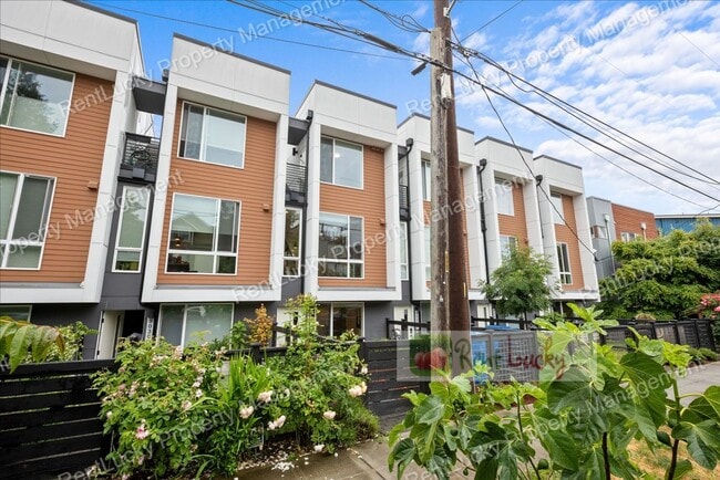 Building Photo - Like-New 2-Bedroom Townhome in Seattle w/R...