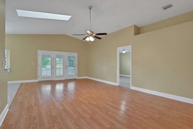 Building Photo - 3/2 in Pelican Bay