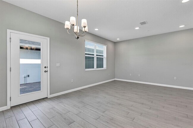 Building Photo - 518 Lady Palm St