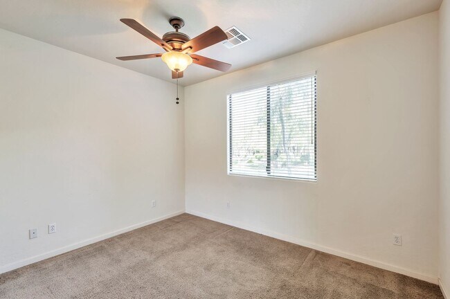 Building Photo - Beautiful 2-Bedroom Condo in Prime Scottsd...