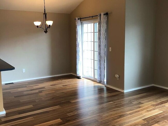 Building Photo - 3-Bed, 2-Bath Retreat in Scenic Eagle River, AK!"