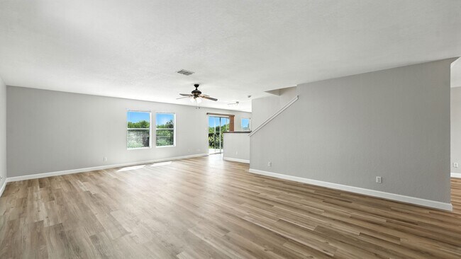 Building Photo - 209 Hinge Loop