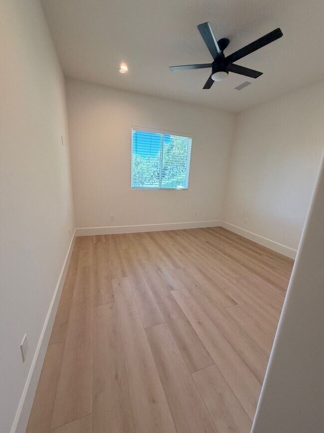 Building Photo - Charming 2-Bedroom Home in Private Gated Community