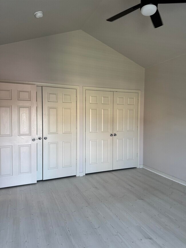 Building Photo - 2445 Monarch Dr