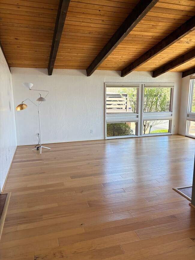 Building Photo - Unfurnished, 1-Year Long-Term Rental