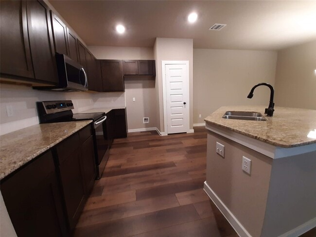 Building Photo - 25148 Pacific Wren Dr