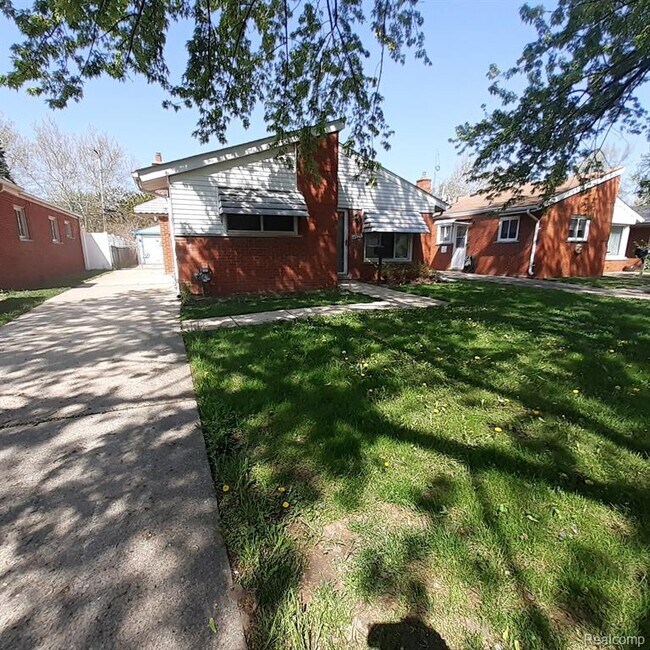 Building Photo - 4938 Roosevelt Blvd