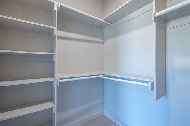 Building Photo - 2106 Willow Pl