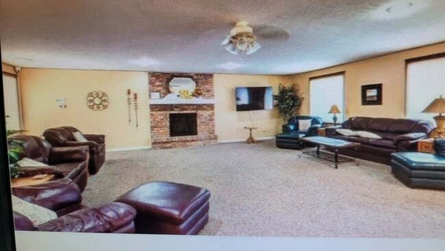 Building Photo - 1911 Glendale Rd