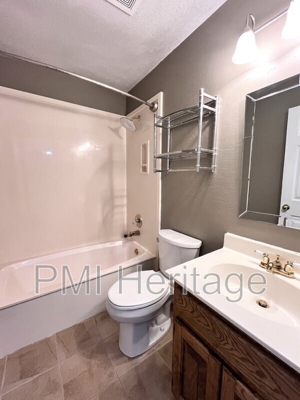 Building Photo - 95 Bassingham Dr