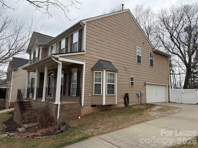 Building Photo - 15622 Troubadour Ln