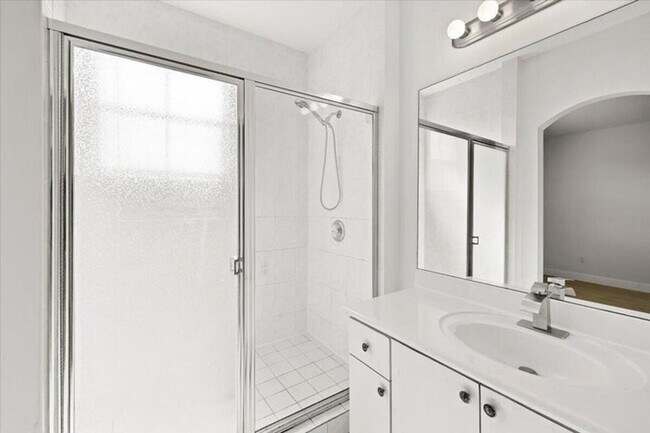 Building Photo - 4962 Leeward Ln