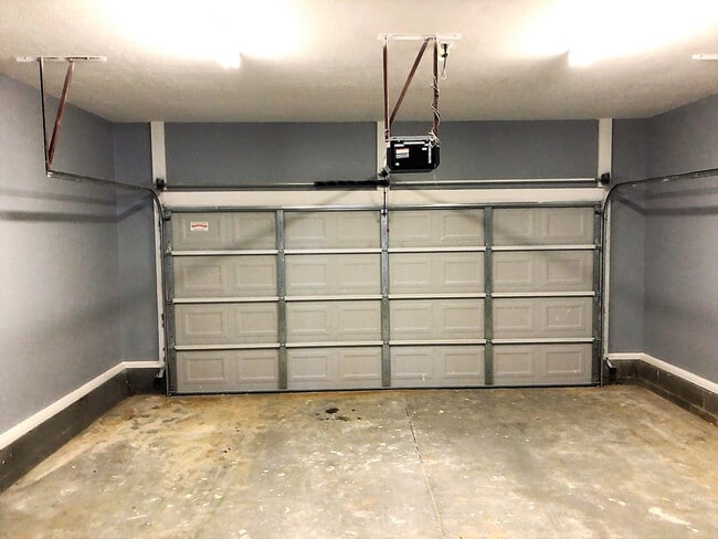 Building Photo - 4311 Creekview Dr