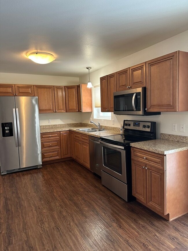 Building Photo - 2271-2271 S Valley Loop