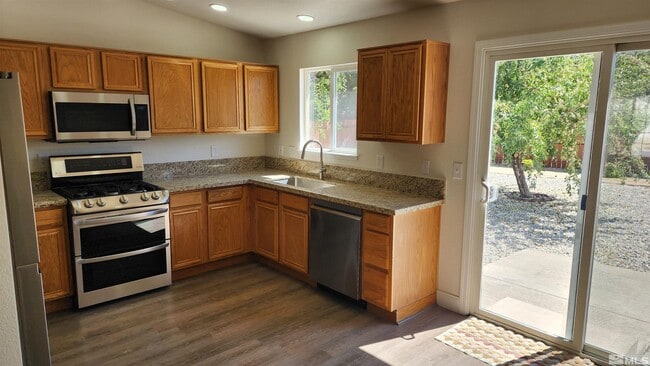 Building Photo - 5910 Poinsettia Ct