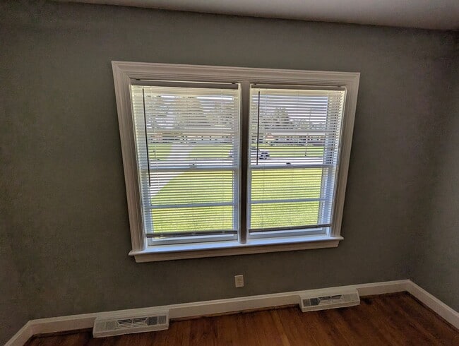 Building Photo - 3 Bedroom, 1.5 Bath Home with HVAC & Fenced Backyard