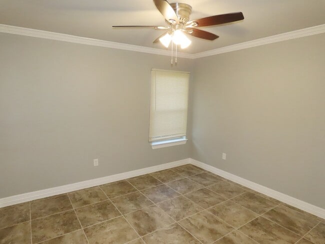 Building Photo - Beautiful 2 Bedroom, 2 Bath Duplex Near Ty...