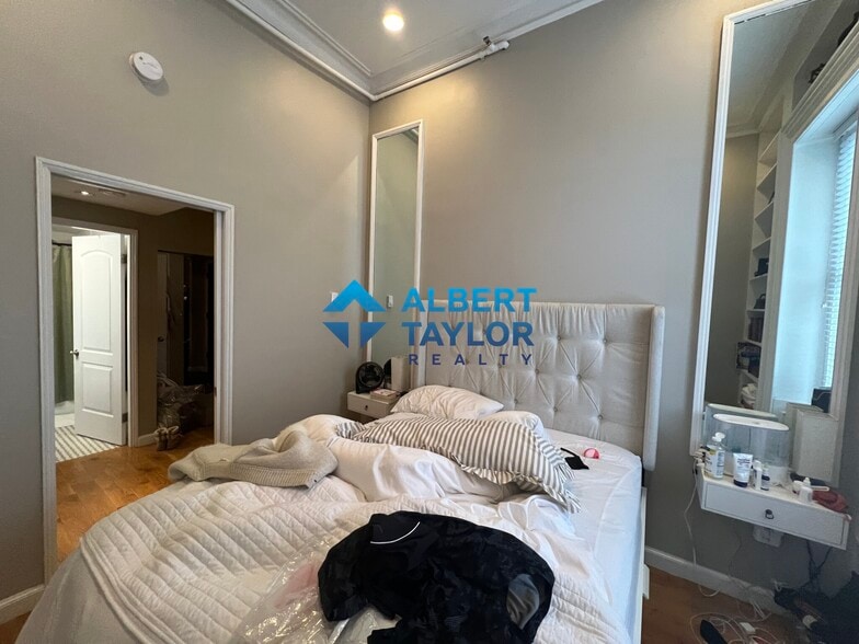 Building Photo - 117 Beacon St