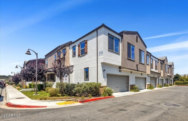 Building Photo - 215 Red Brick Dr