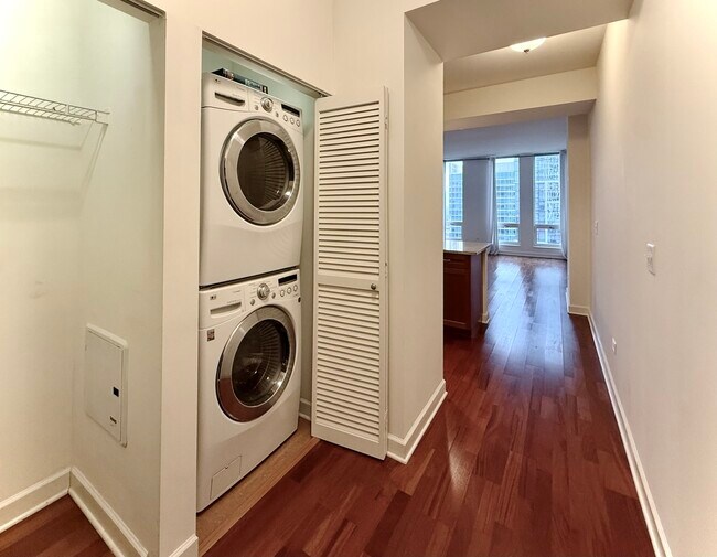 Building Photo - 1400 S Michigan Ave