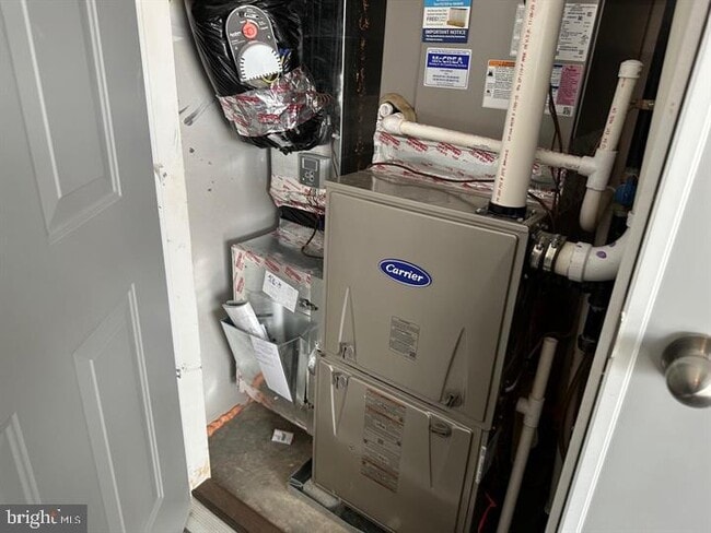 Building Photo - 7118 Rowlock Aly