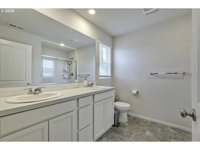 Building Photo - 898 N 18th Ave