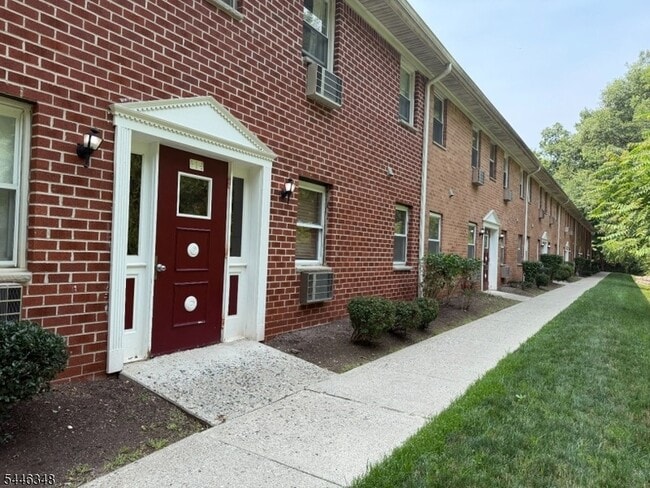 Building Photo - 100 Pierson Miller Dr