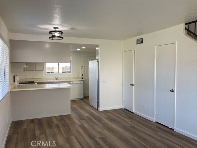 Building Photo - 28601 Calle Del Lago