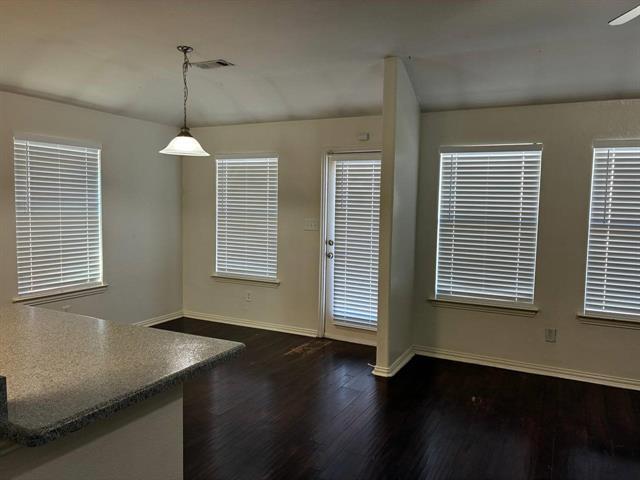 Building Photo - 515 Creekside Dr