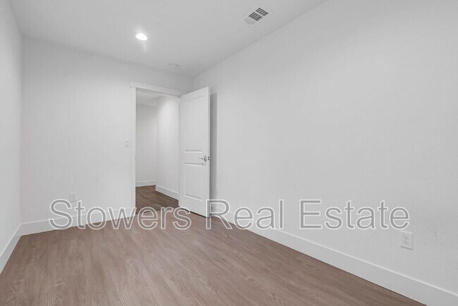 Building Photo - 1416 Julia Ln