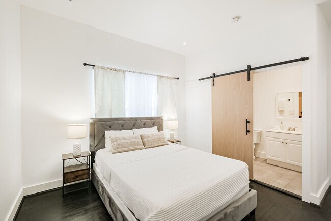 Building Photo - 3309 Webster St