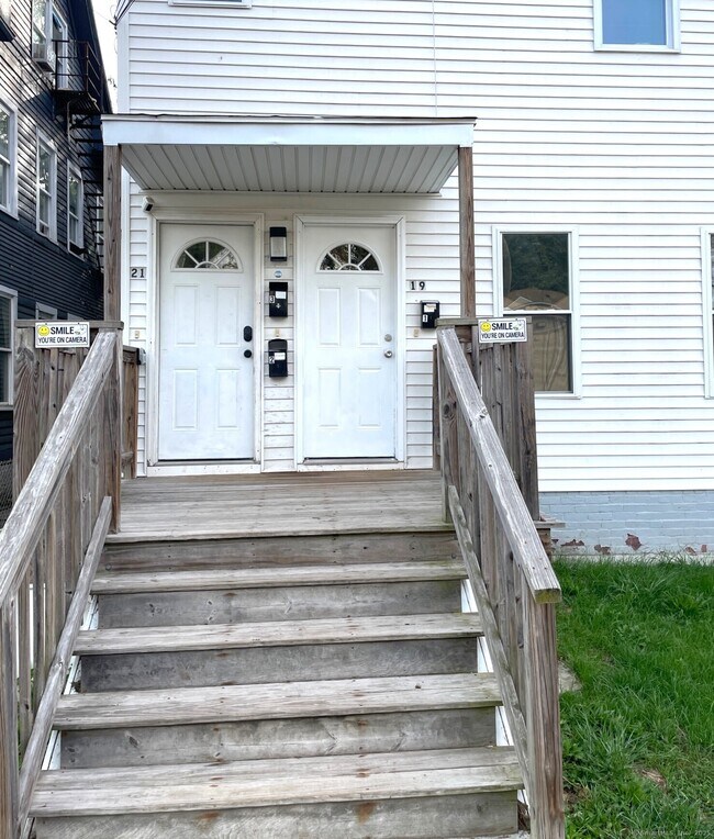 Primary Photo - 19 Townsend St