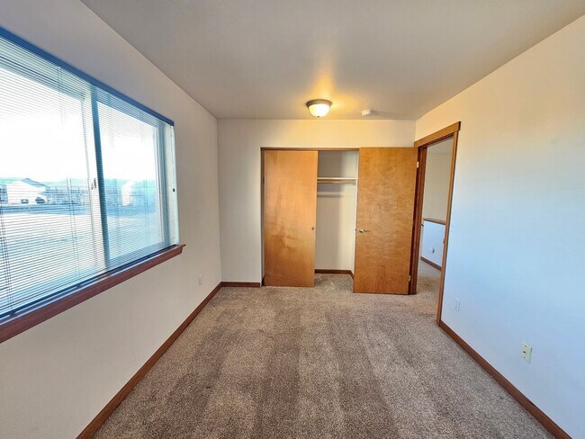 Building Photo - Lakefront Condo in Gated Community