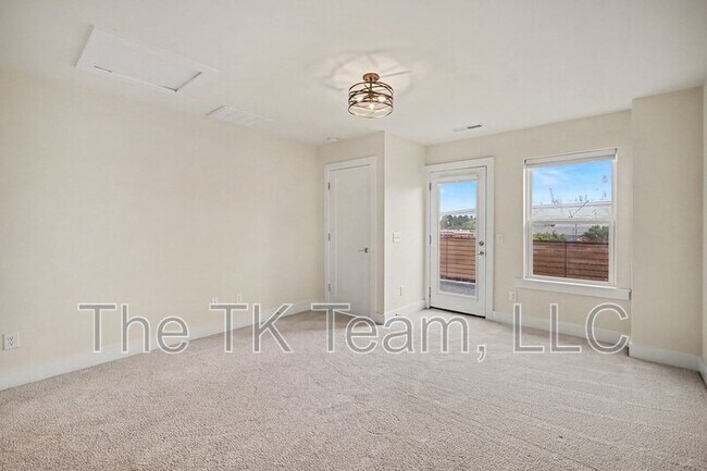 Building Photo - 2712 Grand Union Way
