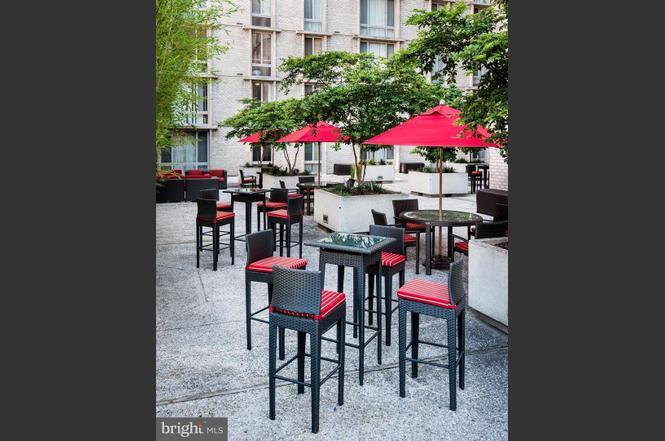 Building Photo - 950 25th St NW